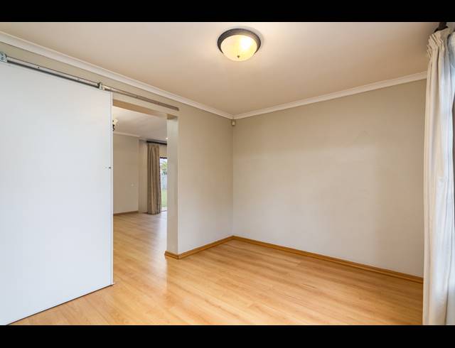 4 BEDROOM HOUSE FOR SALE IN BLOUBERG SANDS